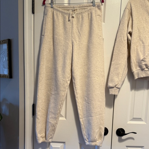 SKIMS NWOT Oatmeal Zip Up & Jogger Set - Picture 4 of 6